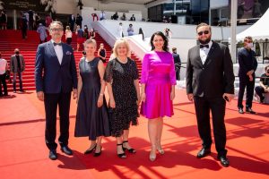 Anneli Ott accompagnée des représentants du Ministère de la Culture et de l'Institut estonien du cinéma à la première mondiale du film « Compartiment n°6 » (Kupee nr 6). © Ministère de la Culture d’Estonie
